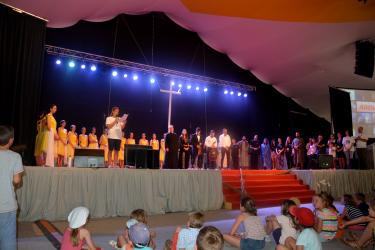 Paray le monial (france) Forum des jeunes Aout - Chorégraphie sur La Passion par l'Ecole de Danse de Nazareth