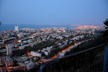 Haifa (45 minutes de l'Oasis) : le Port depuis le Carmel de Stella Maris - Grotte du Prophète Elie
